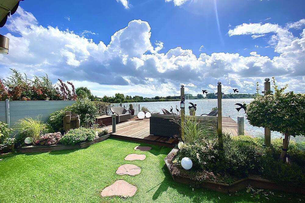 Luxuriöses Ferienhaus direkt am See in Ijsselmeer