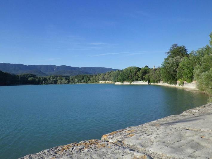 Location de vacances pour 2 personnes, avec jardin et piscine ainsi que terrasse et vue à La Motte-d'Aigues - 4