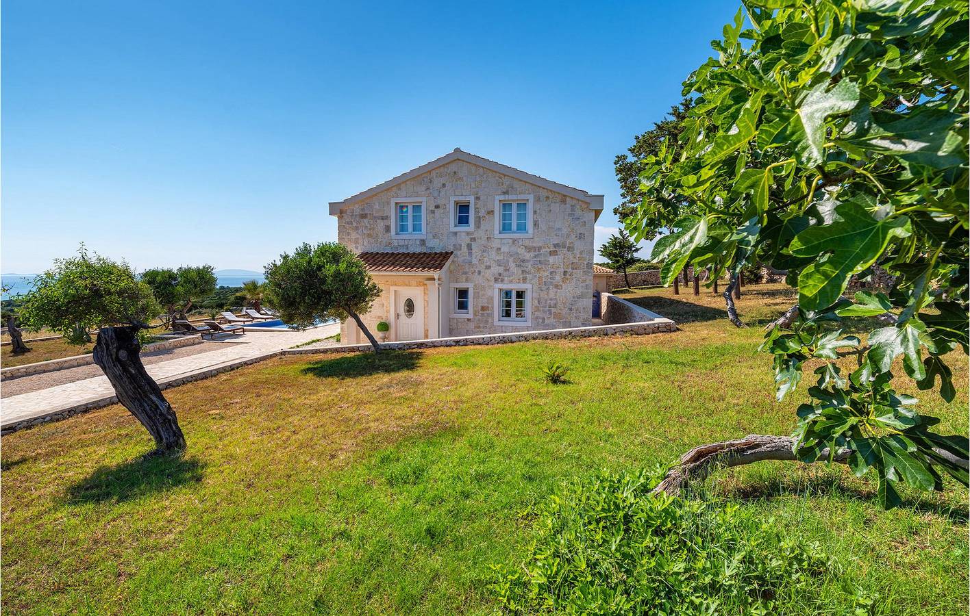 Appartement moderne de 2 chambres avec piscine, Wi-Fi et parking près de Stara Novalja in Novalja, Pag