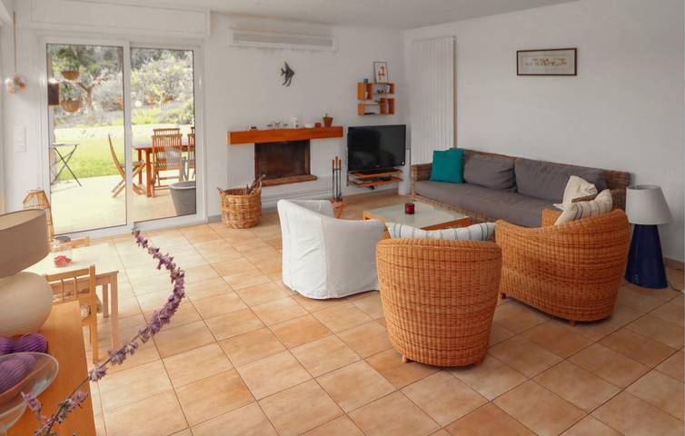 Location de vacances pour 9 personnes, avec piscine ainsi que terrasse et jardin à Châteauneuf-Grasse - 4