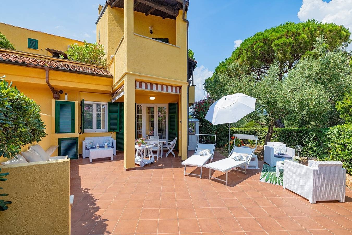 Appartamento intero, Appartamento "Isabel Beach and Bike" con giardino privato e Wi-Fi in Finale Ligure, Comune di Finale Ligure