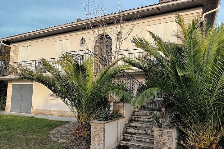 Location de vacances pour 14 personnes à Bonnetan