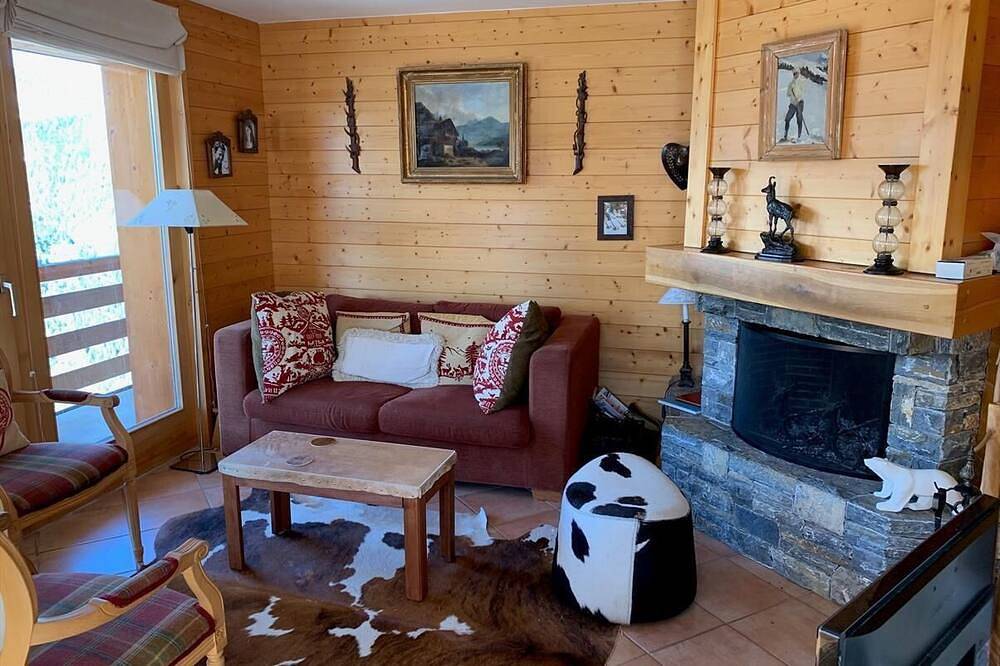 Ganze Wohnung, Draußen: Wohnung für 5 Personen, Terrasse mit Möbeln, wunderschöner Panoramablick vom Matterhorn ins in Saint Luc, Anniviers