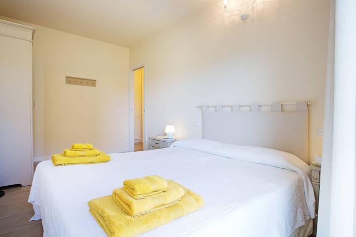 Gîte pour 4 personnes, avec terrasse ainsi que jardin et piscine à Lenno - 3