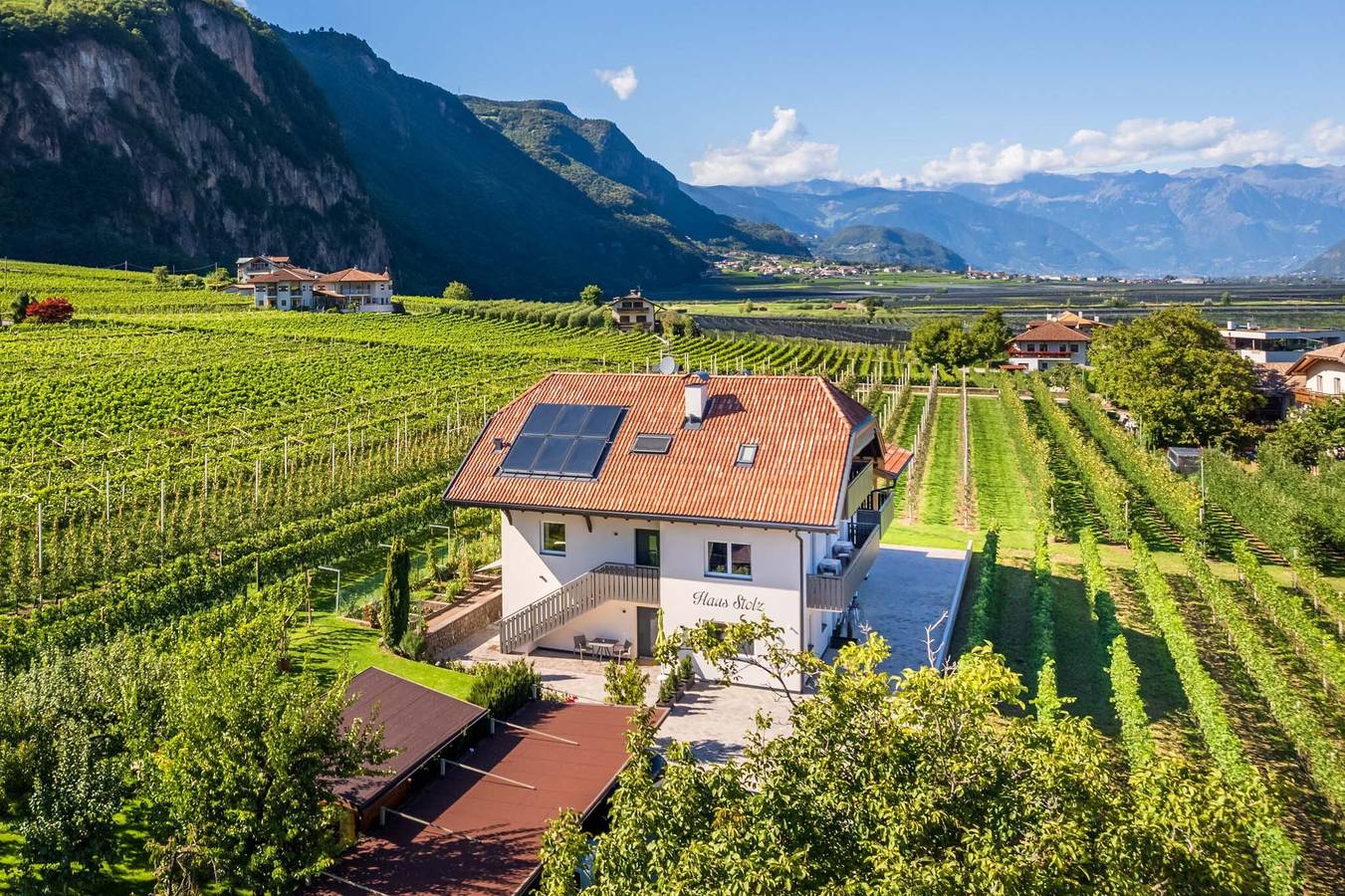 Zimmer 'Haus Stolz mit Frühstück' mit Bergblick, Wi-Fi und Klimaanlage in Unterrain, Eppan an der Weinstraße