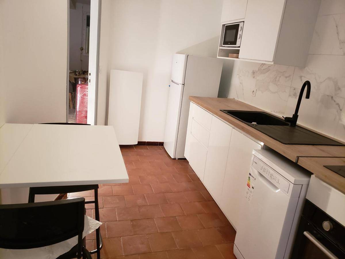 Double Room with Shared Bathroom in L'Isle-Jourdain, Toulouse et ses environs