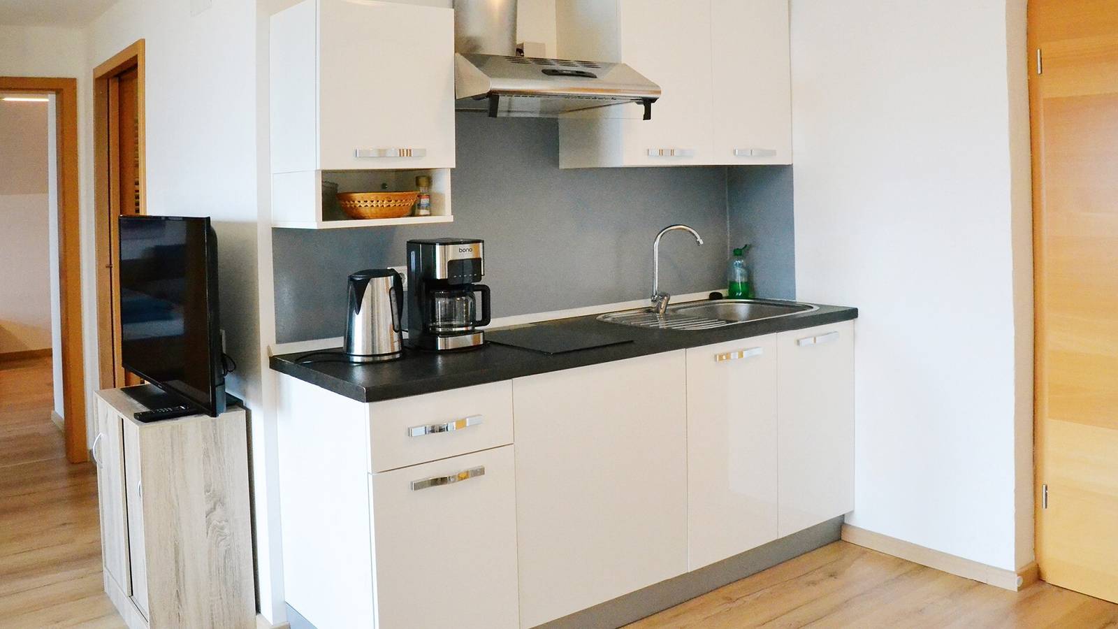 Apartamento entero, Apartamento 'Residence Sonnegg 6' con vistas a la montaña, piscina compartida y Wi-Fi in Völlan, Lana (Italia)