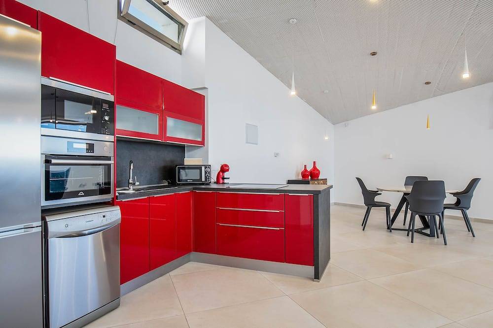 Villa Selene - Villa de lujo con piscina interior y frente a la playa in Playa Esmeralda Norte, Costa Calma sur