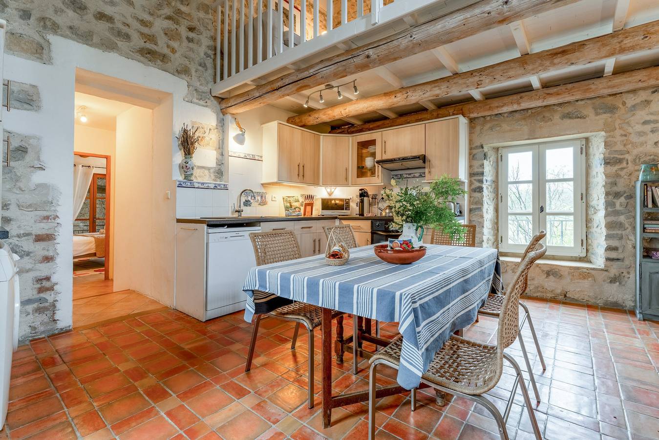 Ferienhaus „Gîte für 4 bis 6 Personen“ mit Gemeinschaftspool, Terrasse und Wlan in Lussan, Nimes und Umgebung