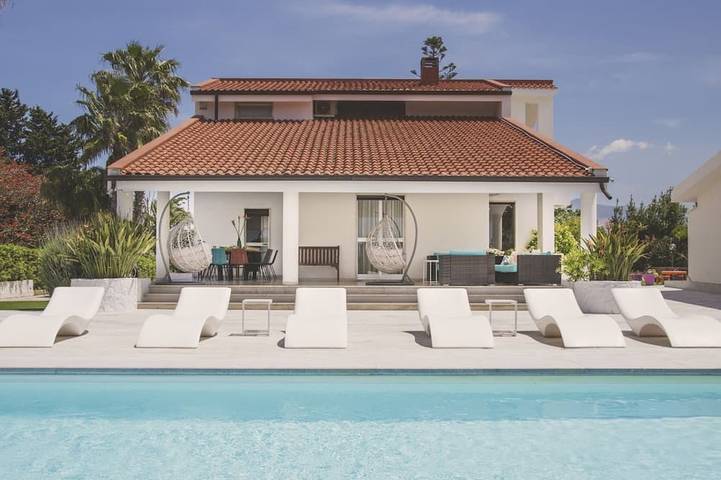 Villa per 14 persone, con piscina e giardino nonché balcone, con animali domestici - 1