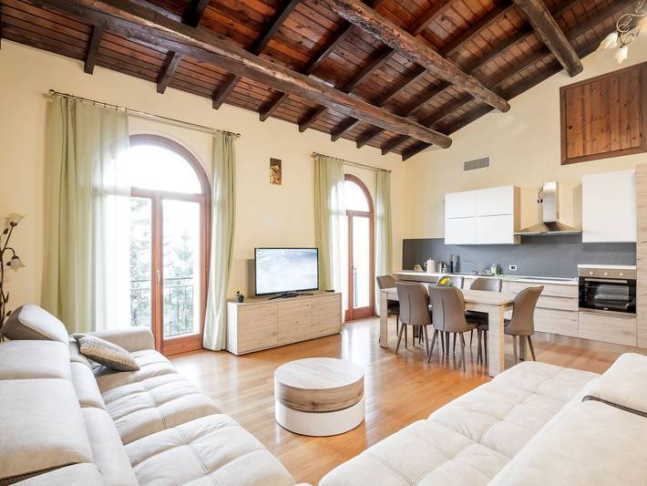 Villa pour 12 personnes, avec piscine ainsi que terrasse et jardin, adapté aux familles dans Lombardie - 2