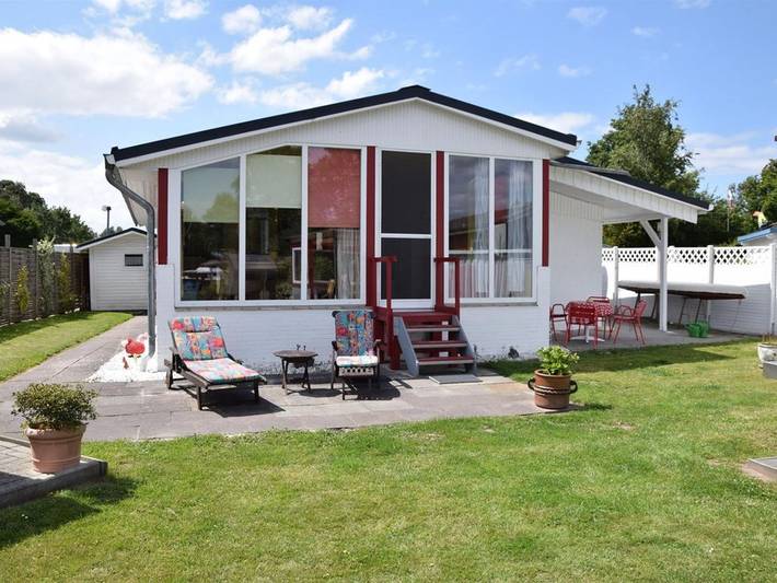 Ferienhaus für 6 Personen, mit Terrasse und Garten sowie Sauna und Seeblick