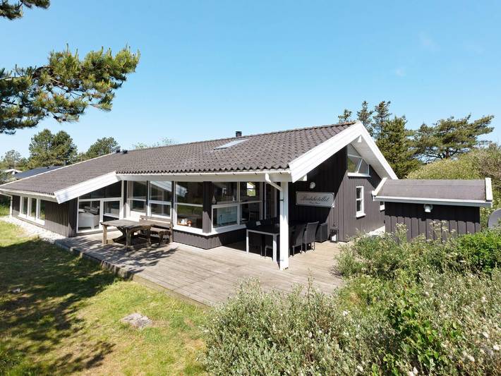 Ferieudlejning for 10 personer, med Jacuzzi og Terrasse såvel som Pool og Sauna i Thorup Strand