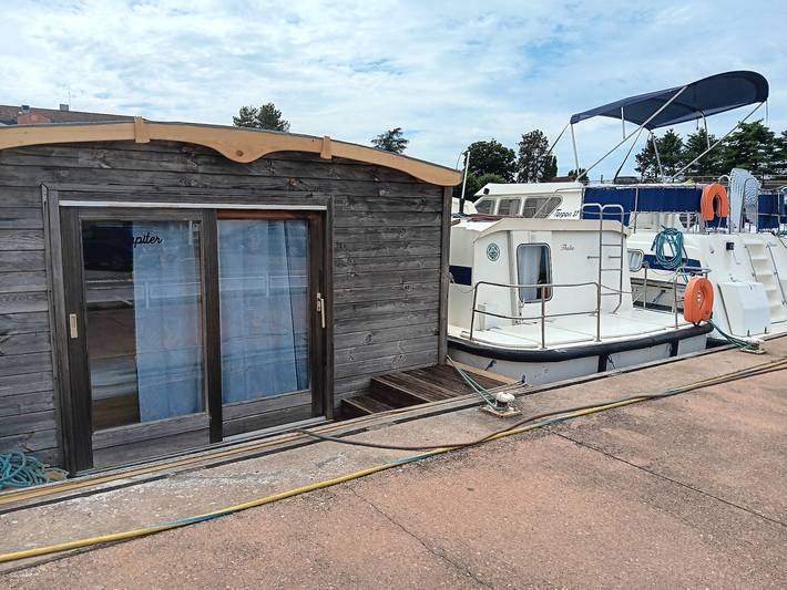 Séjour atypique sur Jupiter, bateau confort à Digoin in Digoin, Région de Charolles