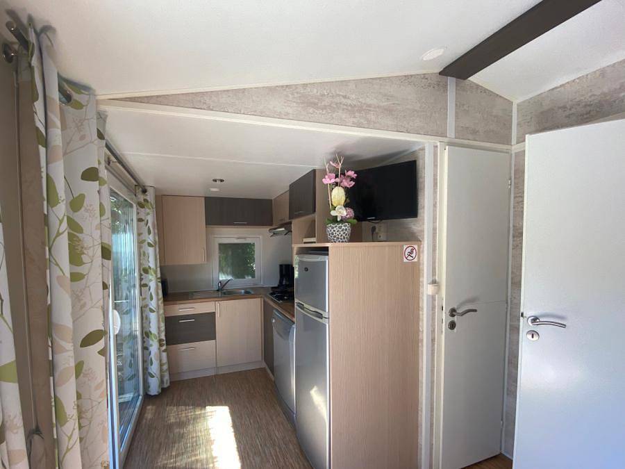 Camping de la Treille - Stacaravan 7 personen - Bora Bora strohut in Cavalaire-sur-Mer, Draguignan en omgeving