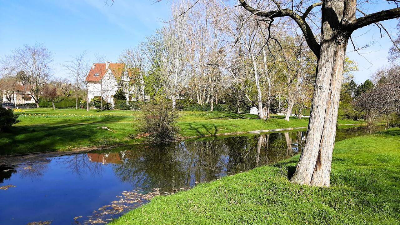 Appartement entier, One-Bedroom Apartment in Le Vésinet, Yvelines