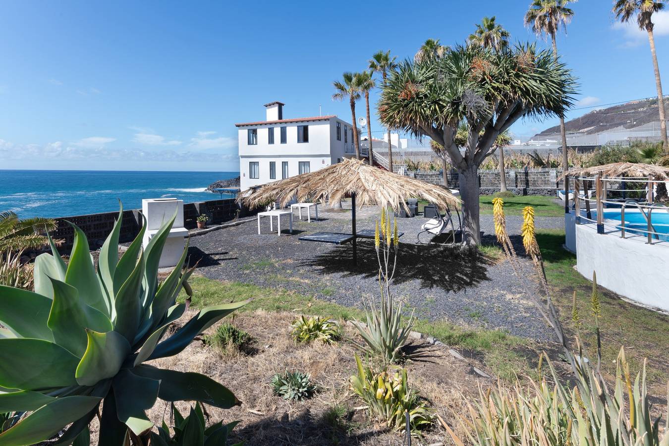 Apartamento entero, Apartamento 'La Bayana - 1' con vistas al mar, piscina compartida y Wi-Fi in Puerto Naos, Los Llanos de Aridane
