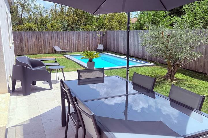 Location de vacances pour 6 personnes, avec jardin et terrasse à Châteauneuf-de-Gadagne