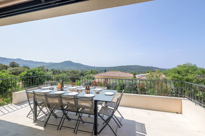 Chalet para 10 personas, con piscina además de jardín y terraza - 1