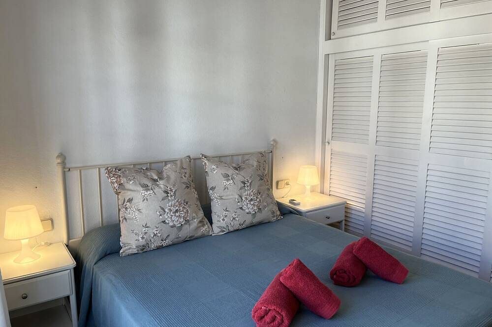 Apartamento entero, En primera linea y con piscina en Fornells in Fornells, Es Mercadal