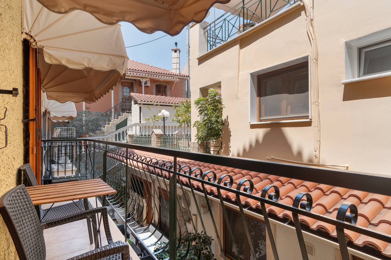 Entire apartment, Apartment 'Melissani' with Private Terrace, Wi-Fi and Air Conditioning in Argostoli, Kefalonia
