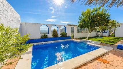 Casa rural para 6 personas, con terraza además de piscina y jardín en Zagrilla Alta
