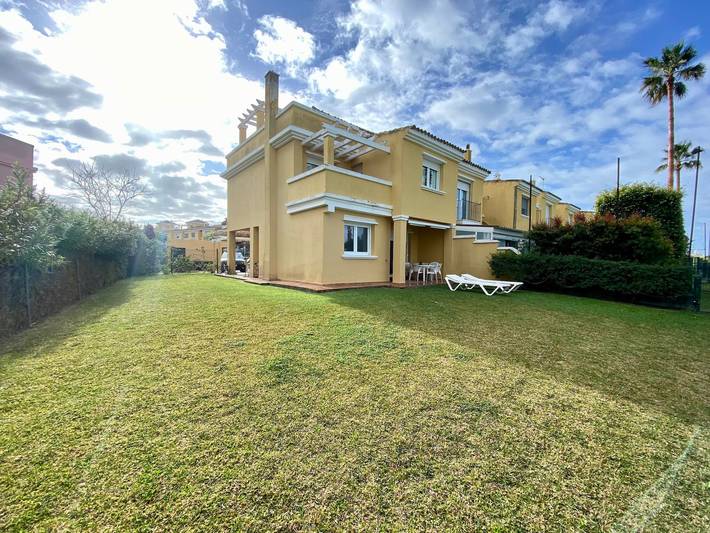 Villa für 8 Personen, mit Balkon und Terrasse sowie Garten und Kinderpool