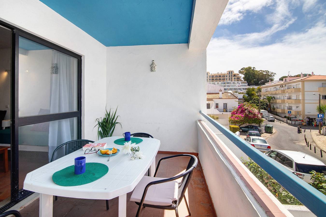 Apartamento inteiro, Apartamento 'Mar Azul 4' com Varanda e Wi-Fi in Praia da Oura, Albufeira