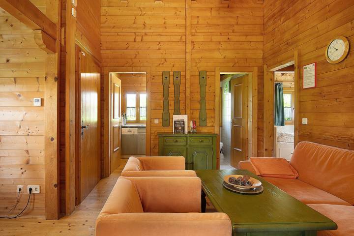 Entire apartment, Apartment 'Blockhaus Hedwig Eins' with Shared Pool, Private Terrace and Wi-Fi in Stamsried, Eastern Bavaria