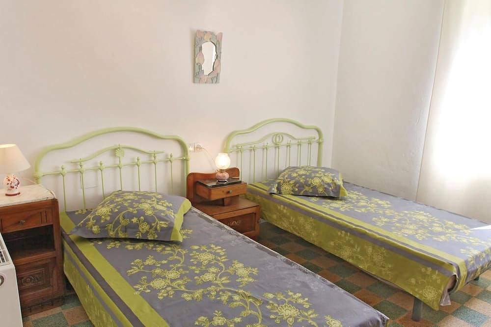 Beautiful home in St-André-d´Olérargues in Saint-André-d'Olérargues, Nimes region