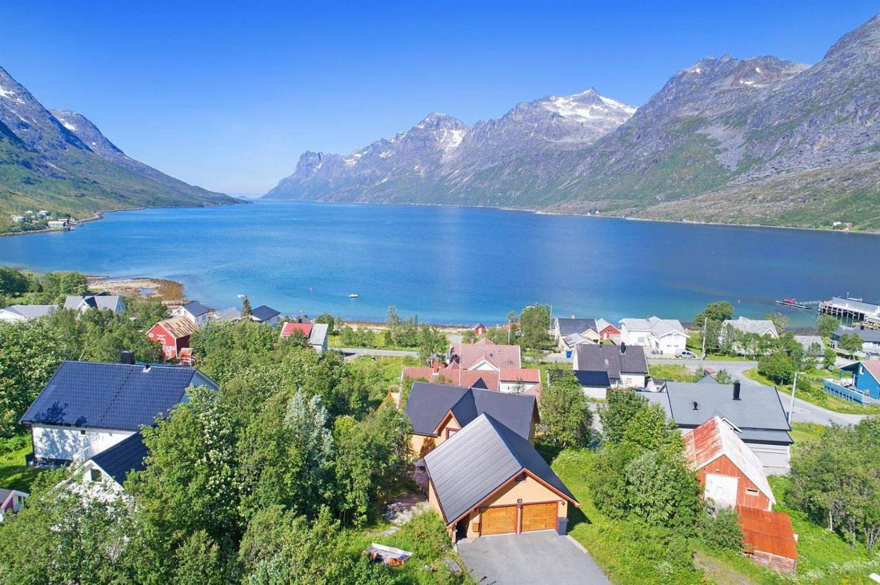 Quadruple Room with Garden View in Kvaløya, Tromsø