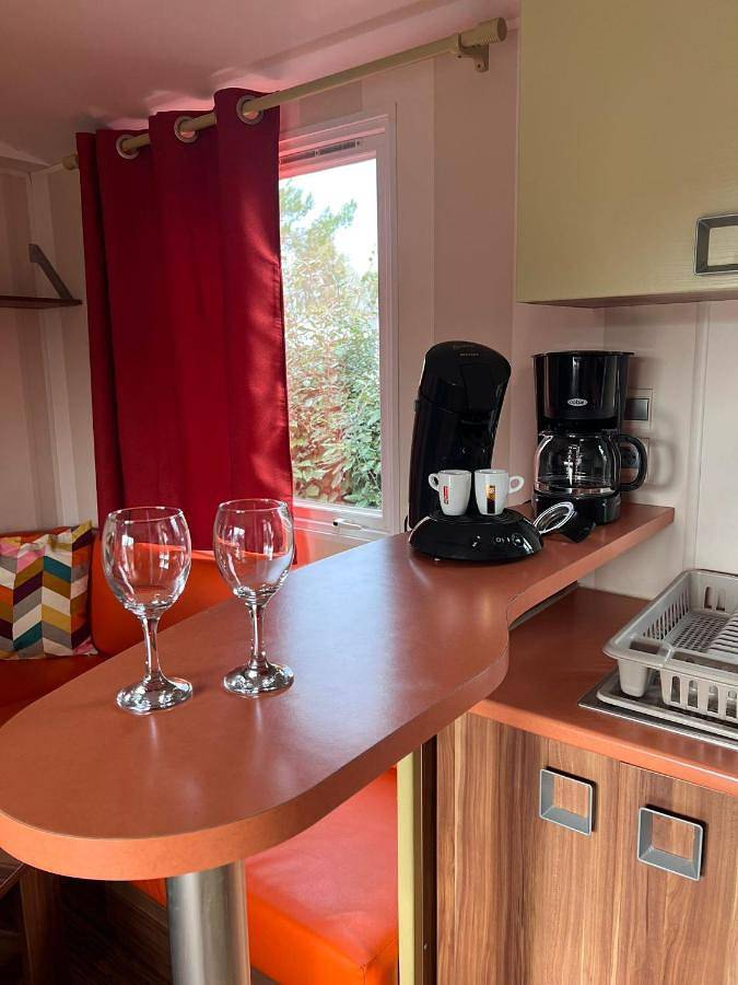 Camping pour 6 personnes, avec jardin et piscine, animaux acceptés