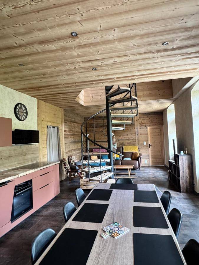 Gîte pour 6 personnes, avec vue, animaux acceptés à Foncine-le-Bas