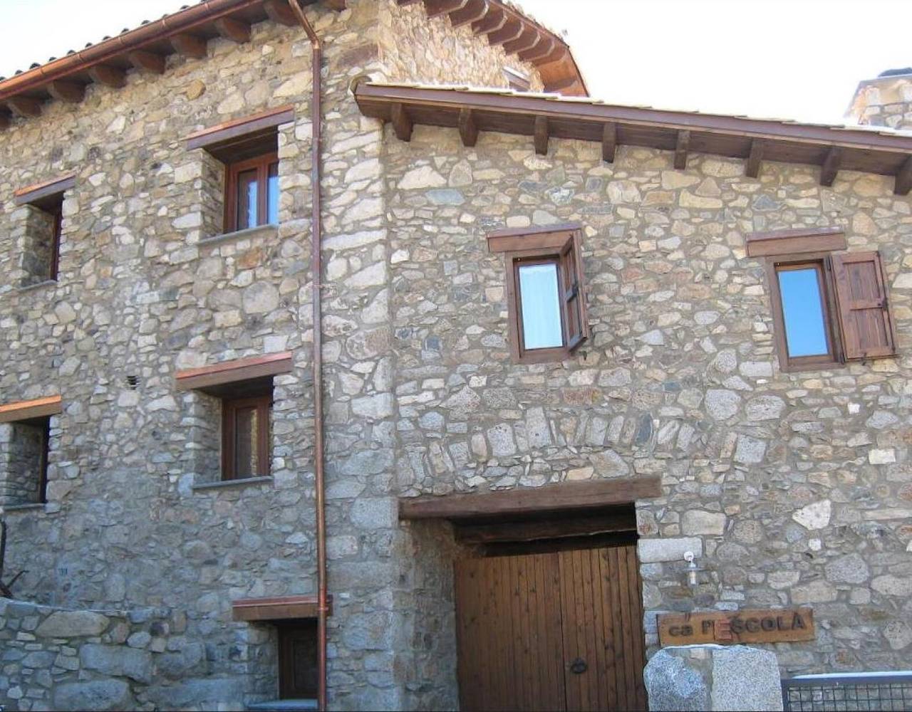 Finca 'El Paller O La Casa De Ca L'Escolà' mit Bergblick, Gemeinschaftsterrasse und Wi-Fi in Lles de Cerdanya, Katalanische Pyrenäen