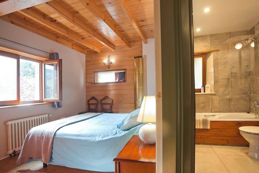Melendreros House.  Country house, large, well equipped and with beautiful views. in Melendreros, Bimenes