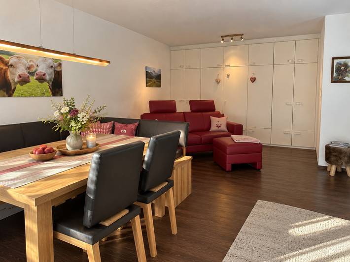 Ferienwohnung für 4 Personen, mit Balkon und Terrasse sowie Garten und Pool