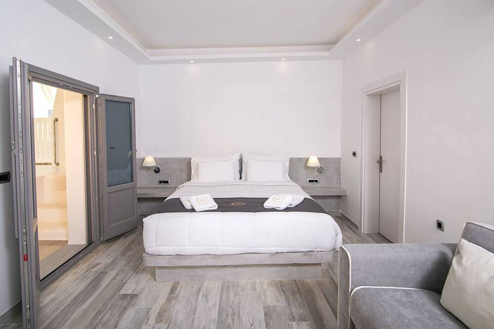 Elite Santorini Villa | Aegean Melody Suites | 1 Schlafzimmer | Beheizter Außenwhirlpool | Vlyxada in Santorin