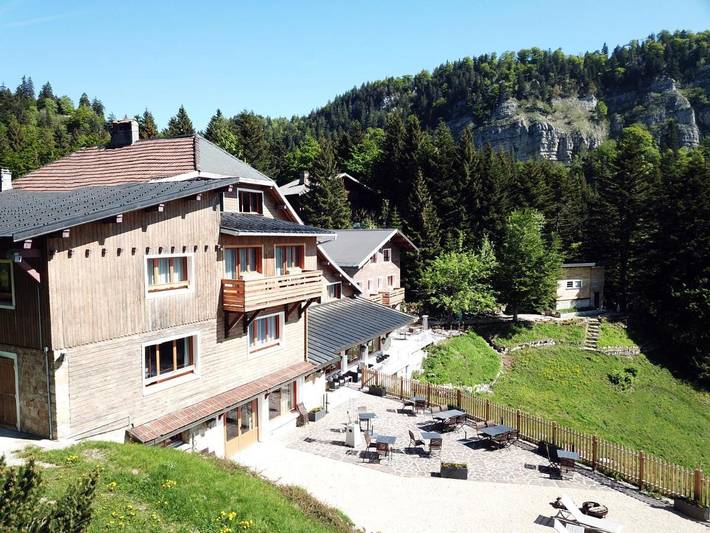 Hôtel pour 4 personnes, avec vue sur le lac ainsi que vue et jardin, animaux acceptés