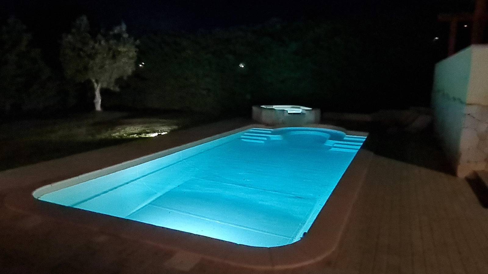 Villa Vivi. Schwimmbad, Hydro, Klimaanlage und Garten in Capitana, Cagliari Provinz