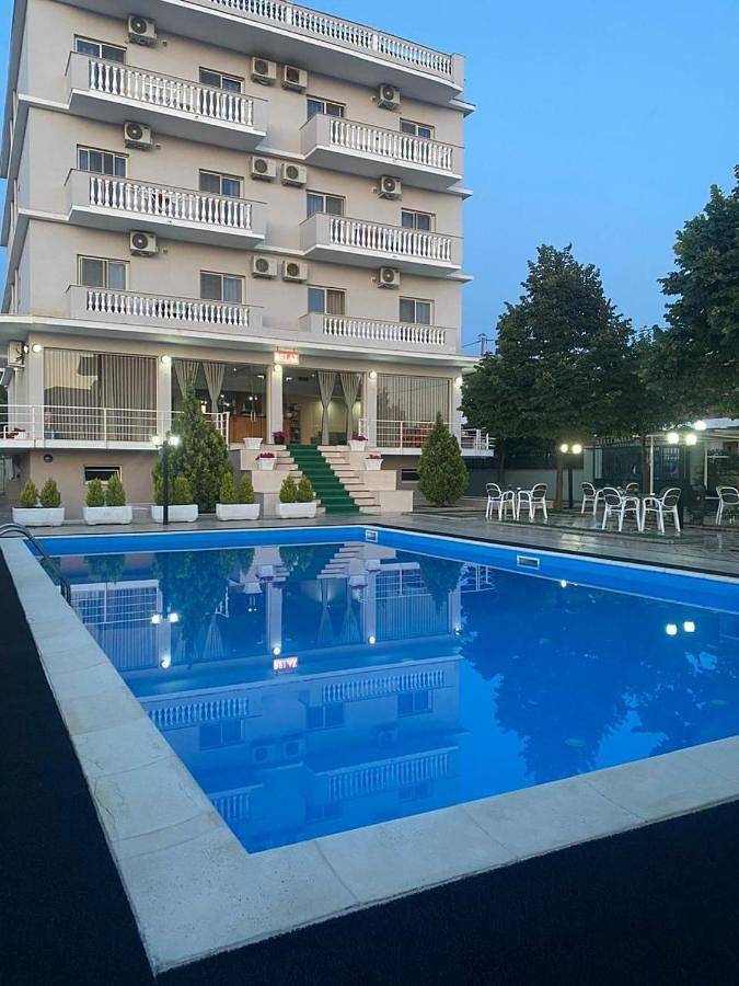 Hôtel pour 4 personnes, avec vue et jardin ainsi que bassin pour enfant et piscine