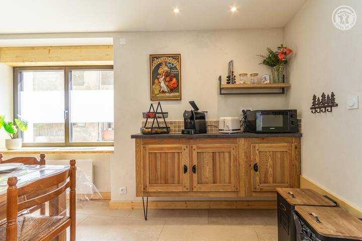 Gîte pour 8 personnes, avec balcon dans Longefoy - 4