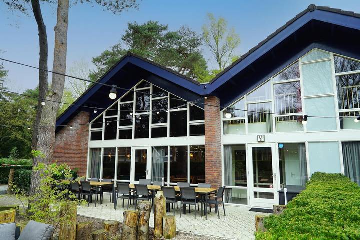 Bungalow voor 24 personen, with Balkon/Terras and Terras as well as Tuin in Beekbergen