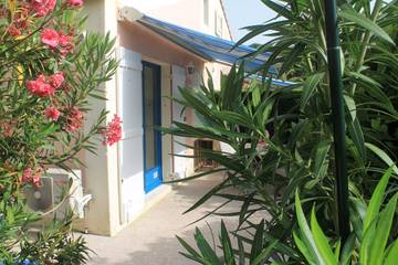 Gîte pour 5 personnes, avec piscine et terrasse dans le Var