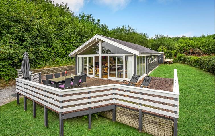 Ferieudlejning for 6 personer, med Terrasse og Have i Rendbjerg