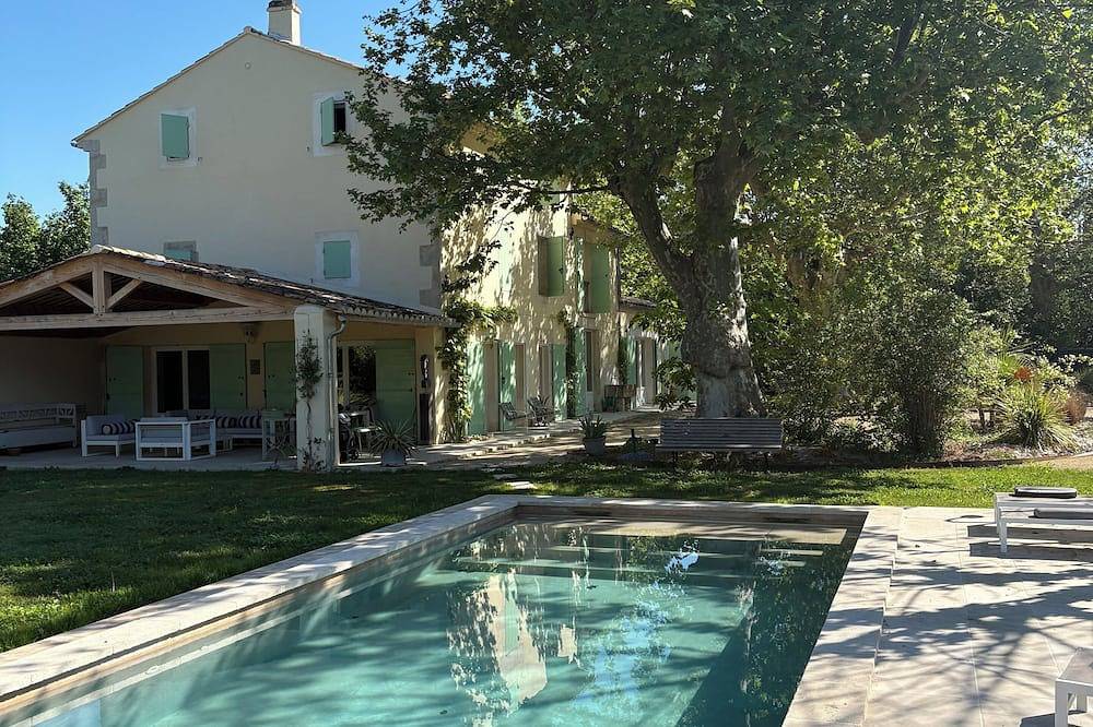 Spacious Provençal Villa | Private Pool | Sleeps 10 | Peaceful Countryside | in Verquières, Arles und Umgebung