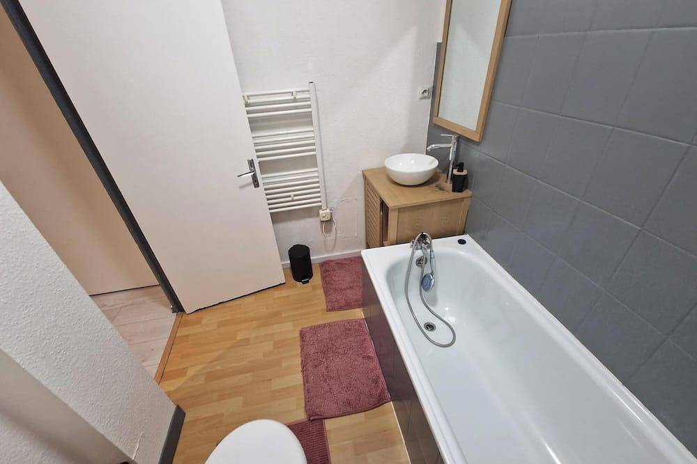 Entire apartment, Studio au Pied de la Citadelle in Besançon, Doubs