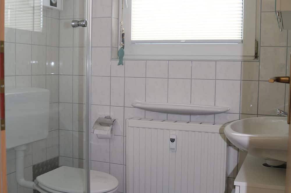 Ganze Wohnung, Ferienwohnung \"Moorberg\" mit schöner Terrasse in ruhiger Lage in Dreschvitz, Rügen
