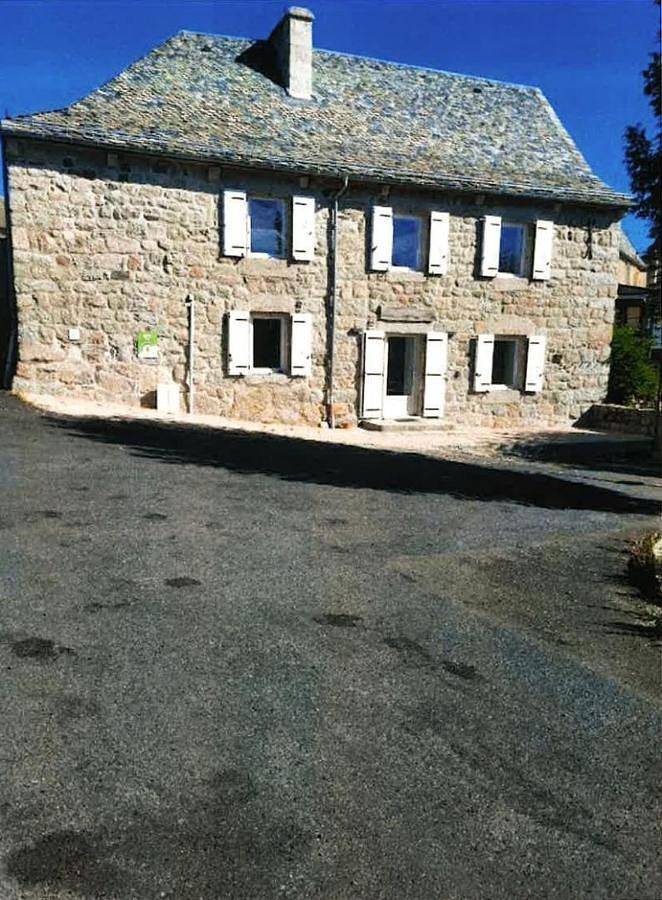 Location de vacances pour 8 personnes, avec jardin à Recoules-d'Aubrac - 2