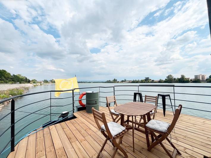 Gîte pour 2 personnes, avec terrasse, animaux acceptés dans la Drôme