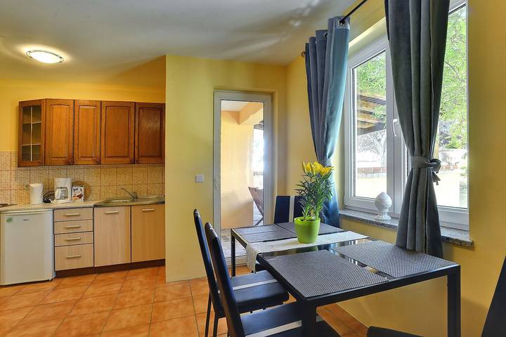 Ferienwohnung für 4 Personen, mit Balkon und Garten sowie Pool, mit Haustier in Pula-Medulin - 3